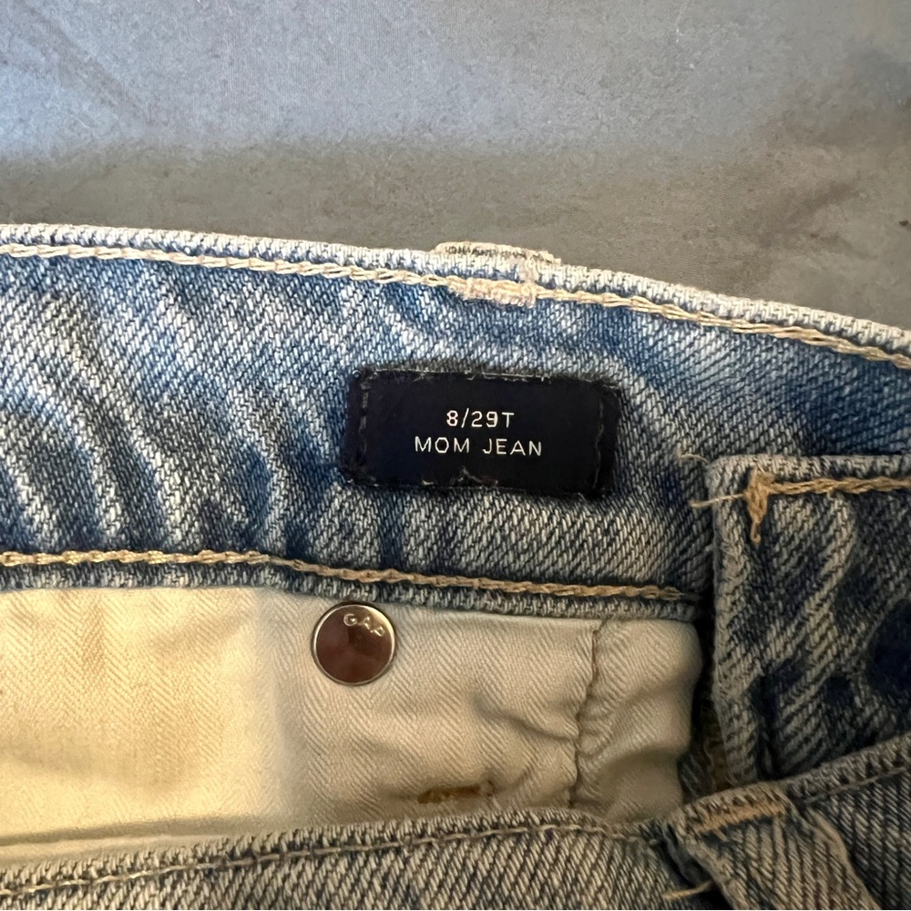Gap Sky High Rise Mom Jeans with Washwell - 8/29T - Picture 5 of 5